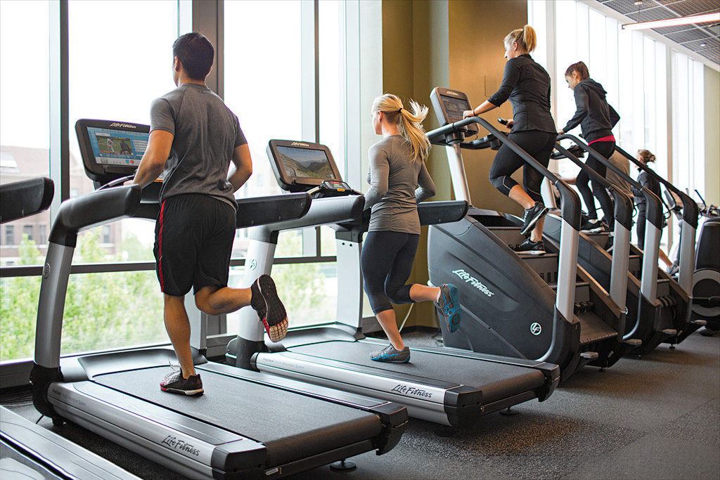 كيف تفعل تمرين HIIT على جهاز المشي؟